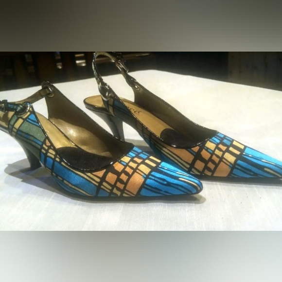 J. Renée woman shoes - Picture 8 of 11